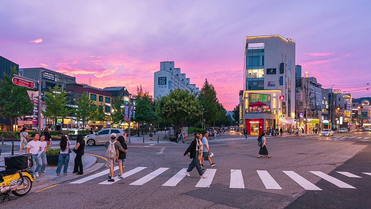 Magical Sunset Walk in Hongdae & Yeonnam | Cinematic Seoul Streets 4K HDR