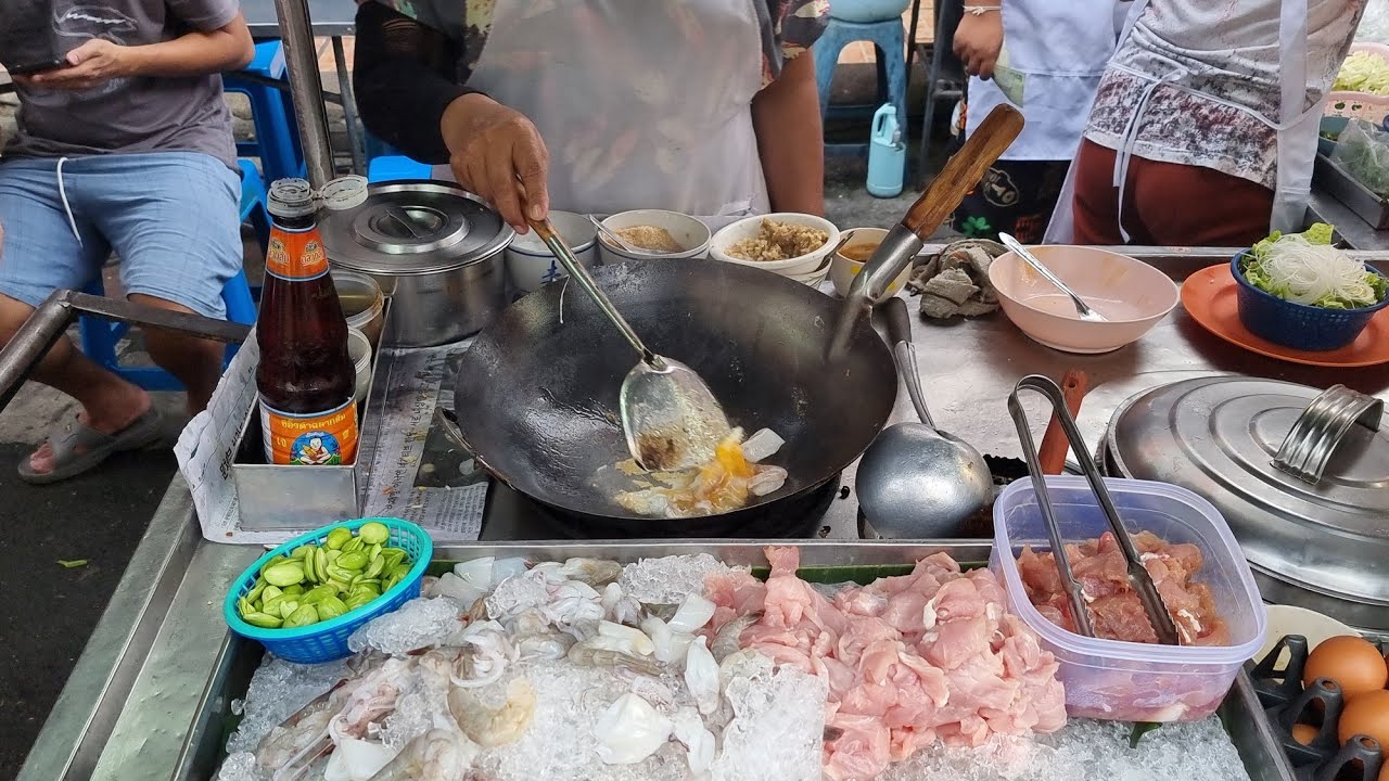เจ้ณีอาหารตามสั่ง แบบบ้านๆภาคใต้ ทำงาายดูดีน่ากิน ศุกร์ ข้าวผัดไข่  ตลาดศาลเจ้า สุราษฎร์ Thailand