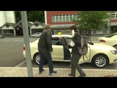 Realer Irrsinn: Bahnübergang-Posse im Sauerland | extra 3 | NDR