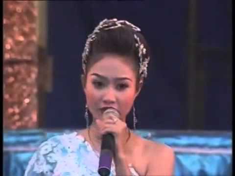 กอดน้องแน่น ๆ - สายใย อุดมพร