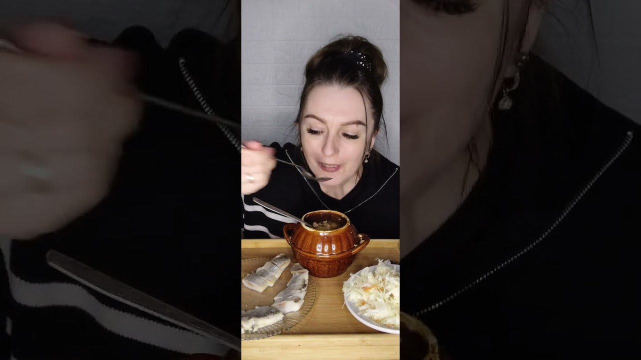 Мукбанг картошка в горшочках селёдка, капуста