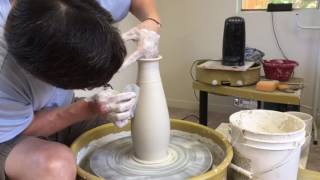 260. Throwing/Altering a Skinny Vase with Hsin-Chuen Lin 林新春 拉坯示範