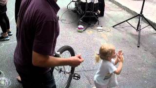 BF UNICYCLE & FAMILY DANCING