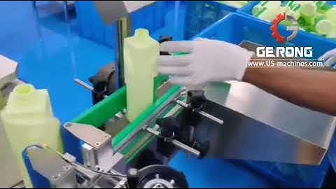 Body shampoo plastic bottle automatic positioning labeling machine running video