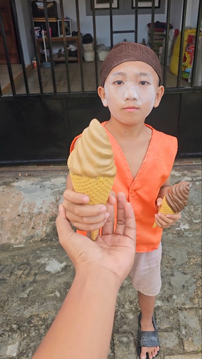 Funny Ice Cream Sharing Moment — Look at Their Reaction! 🍦😂