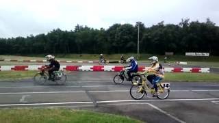 Solex race. Test rijden voor Heeswijk Dinter.