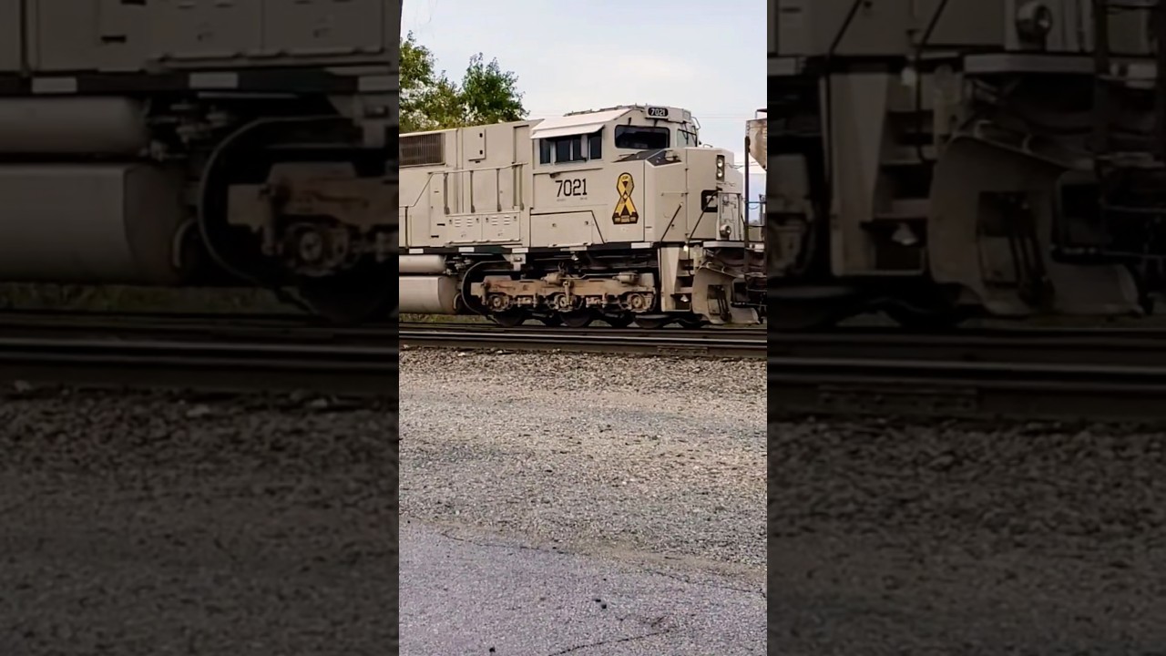 CP 7021 ARMY ARID REGIONS AS A DPU PAIRED WITH SOO LINE HOPPER! 