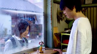 閉じこもる岡山天音と孤立している小野莉奈が窓越しで出会う／映画『テロルンとルンルン』予告編