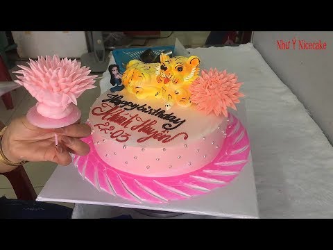 Tiger shaped cream cake - Bánh kem hình con hổ | Foci