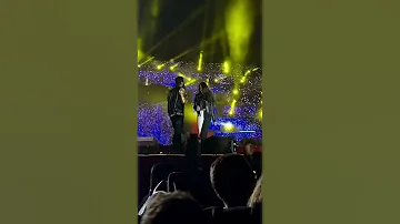 مريم ابو حجر اطمن مع تامر حسني في حفل المنارة 