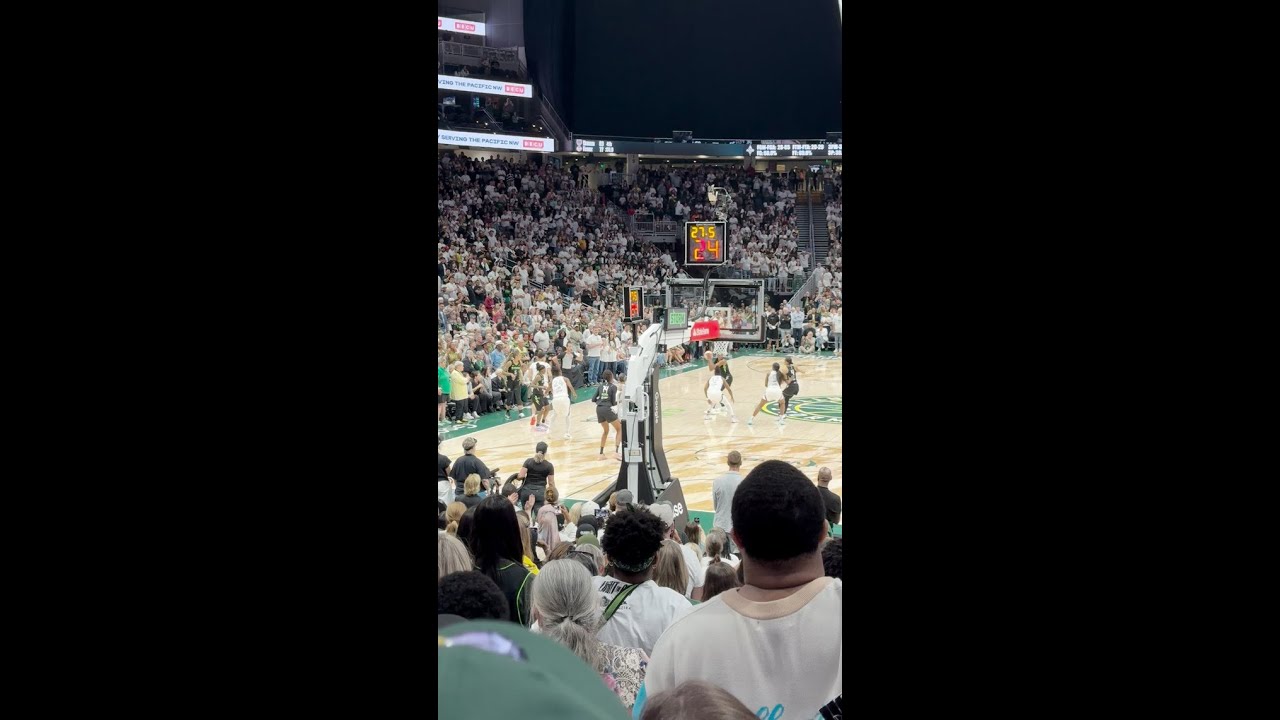 Crowd erupts for Seattle Storm's game-winning shot