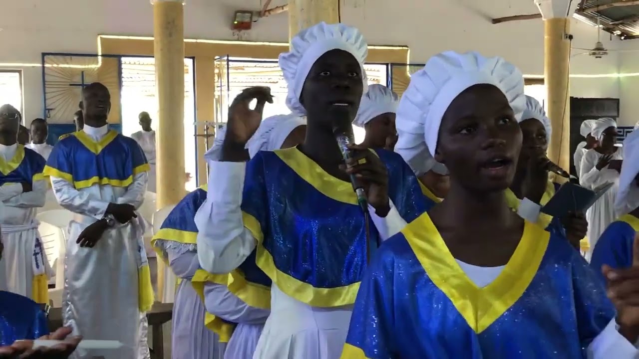 Comme tu as exaucé la prière 🤲 de Eli, daigne père exaucer la nôtre 🎺😇😇