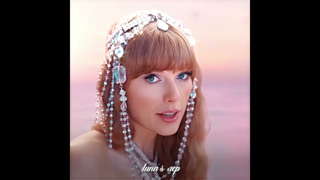 #TAYLORSWIFT