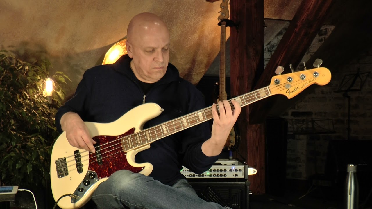 Fender Jazz Bass from 1968 olympic white presented by Vintage Guitar Oldenburg and Detlef Blanke