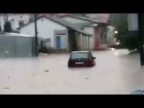 Силно невреме го зафати Прилеп, улиците под вода