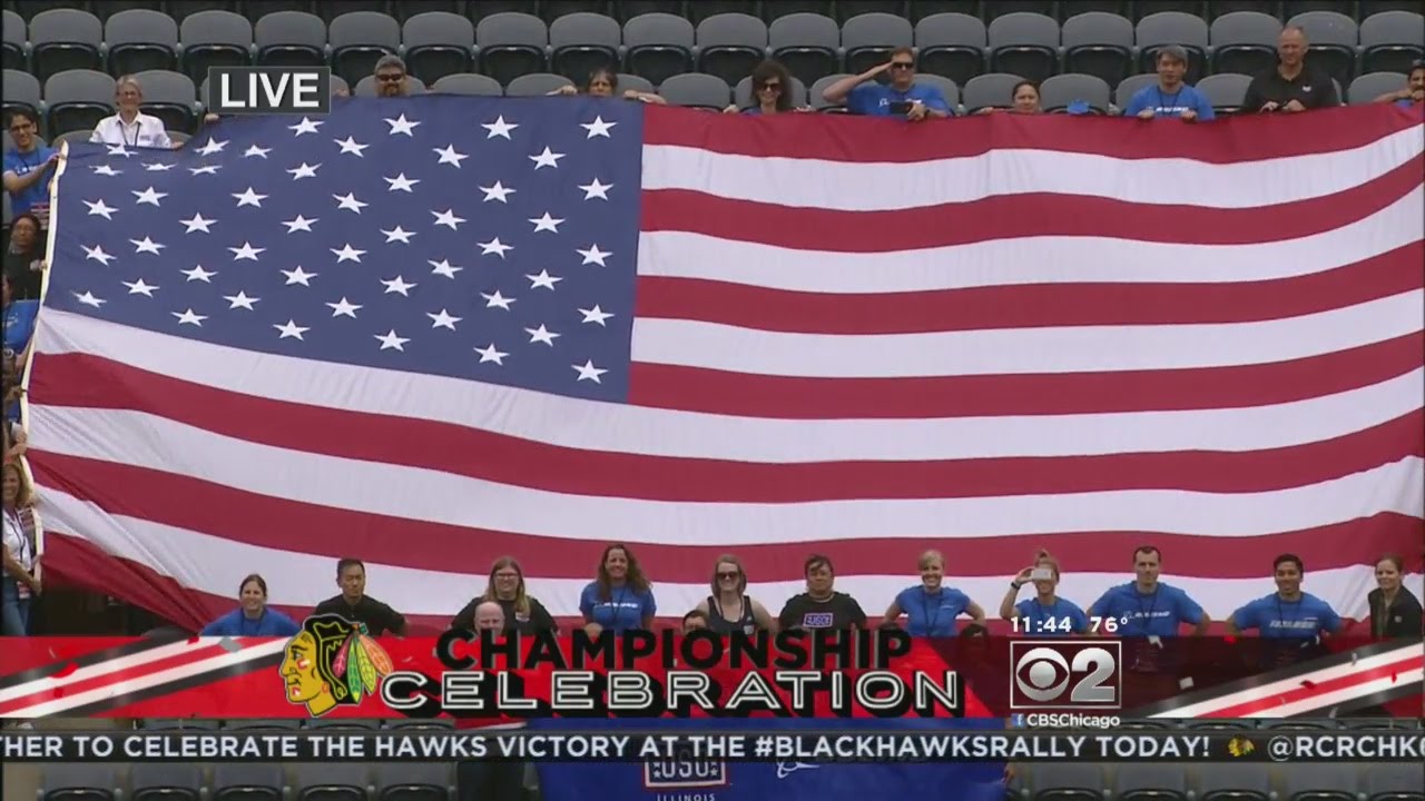 Hawkeyes Chant Blackhawks Tradition: The National Anthem - YouTube