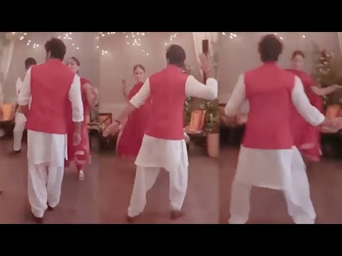 Alia Bhatt and Ranbir Kapoor Dance to ‘Chaiyya Chaiyya’ at their Wedding Party