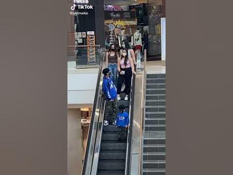 Dançando na escada rolante do Shopping - YouTube