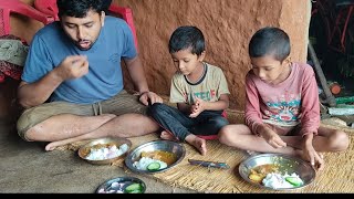 🇳🇵🇳🇵in  nepal🥰rain time in pork curry and rice eating 👌##at home#my family vlog#🌹
