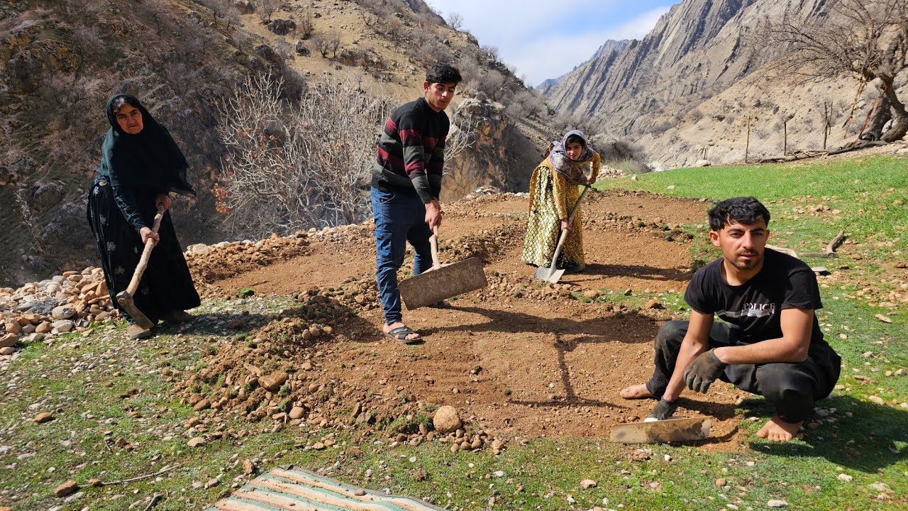 10 Hours of Hard Work in the Heart of Nature! A Nomadic Family Creates an Amazing Garden!