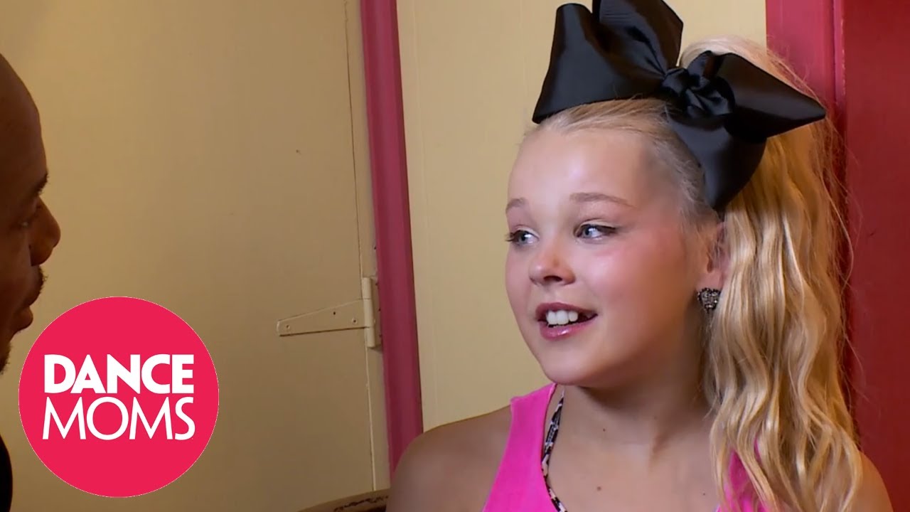 "Get a Bigger Bow, Honey" Travis Payne Comforts a Crying JoJo (Season 5 Flashback) | Dance Moms