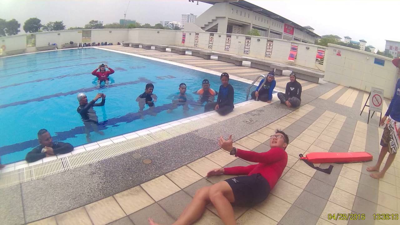 Swim Coach Lim Kok Kuan Demo How To Do A Scissors Kick Bronze Medallion Life Saving Course YouTube