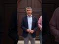 El alcalde Lara subvenciona obispado para arreglar el reloj que funciona en la torre de la iglesia.