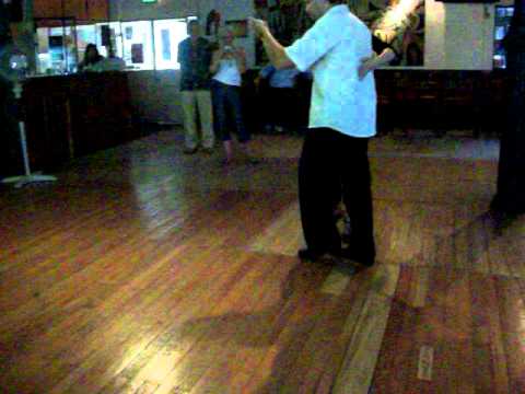 Gustavo Imperial y Laura Smart Clase