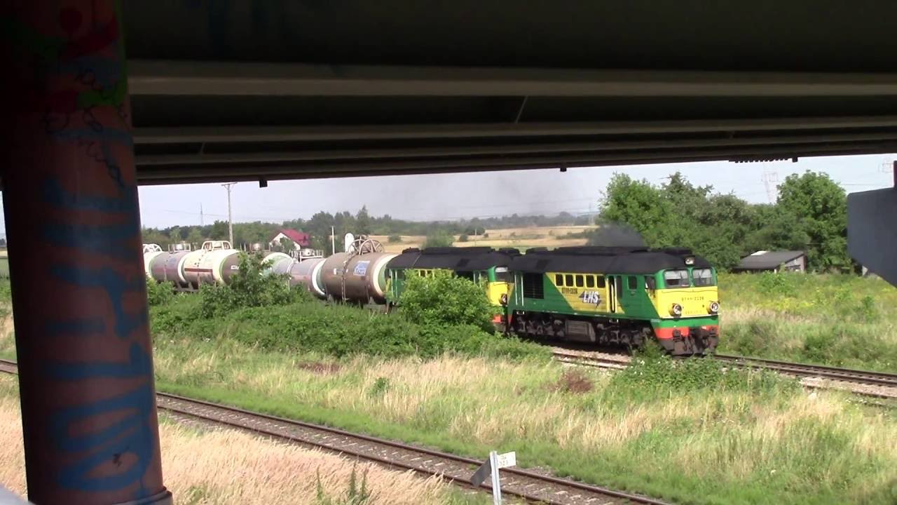 ST44-2036 i ST44-2061 z mieszanym pod wiaduktem w Zawadzie