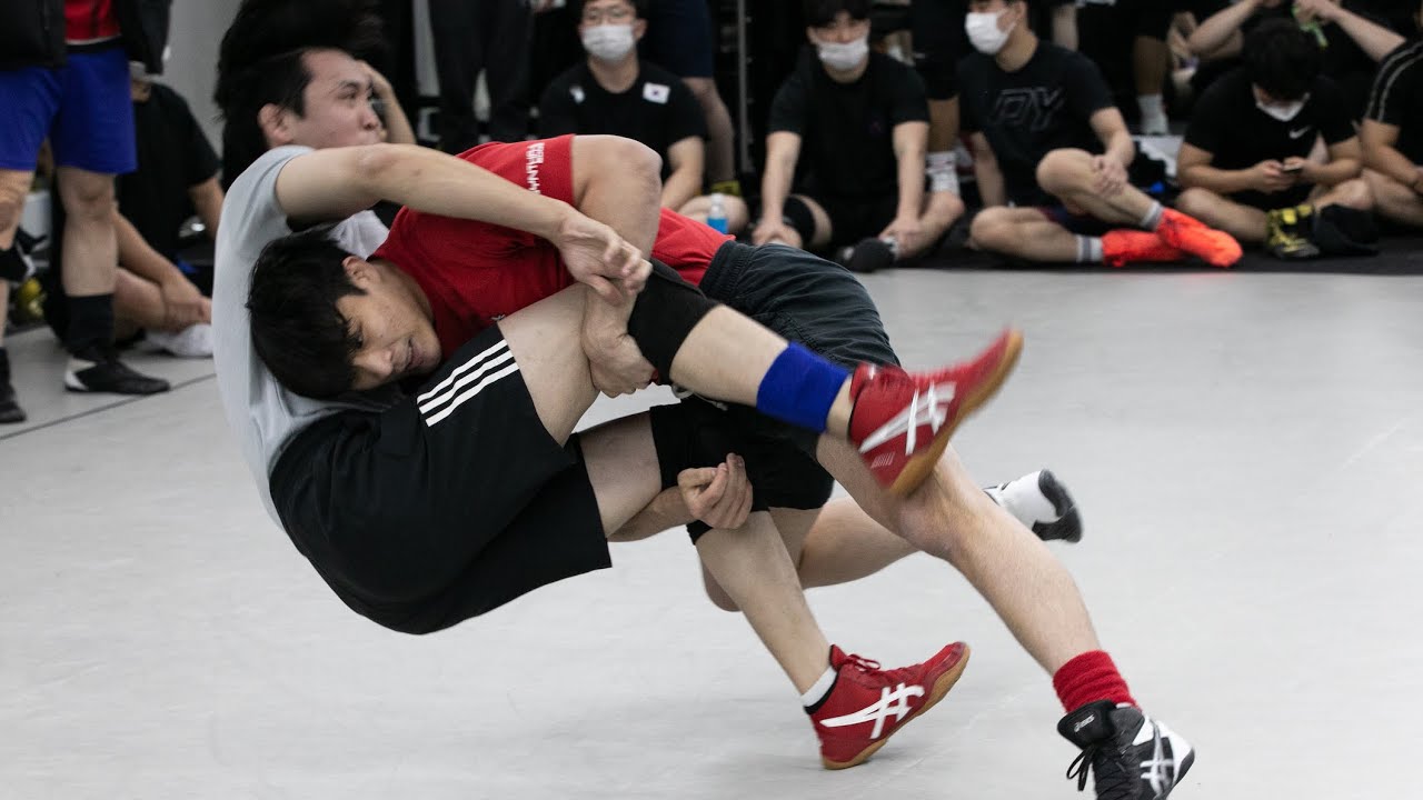 고등학생때 대학생 형들 다 이겼던 레슬링 선수와 스파링
