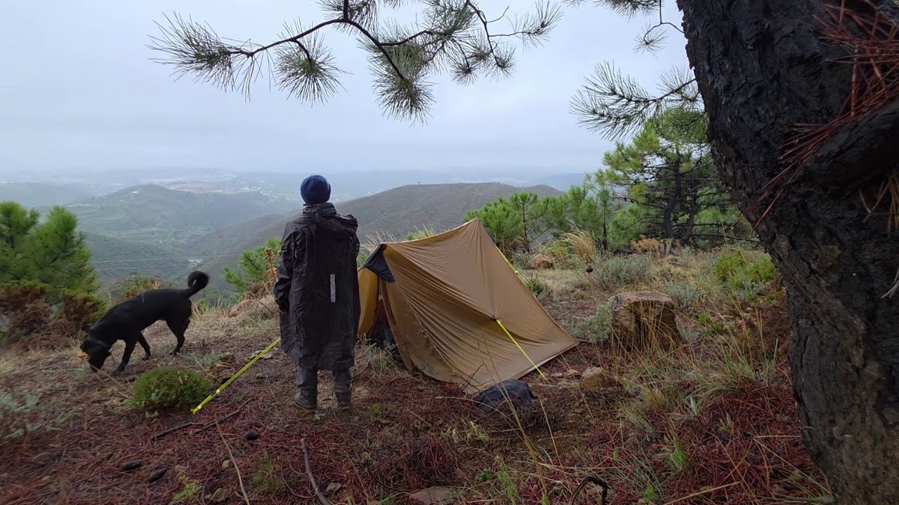 Alleine wandern im Regen