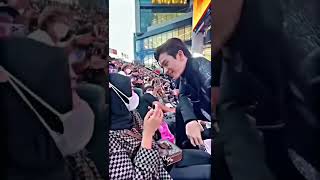 مسك ايد معجبه محجبه وقرب منه 😳#shorts#srt#svk screenshot 4