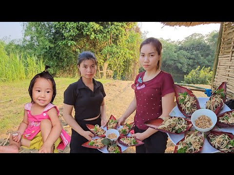 Single mother cuts bamboo to build a kitchen. The landowner helps and cooks delicious food