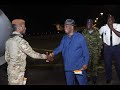 Le prsident de la rpublique alassane ouattara accueille les 46 soldats  laroport