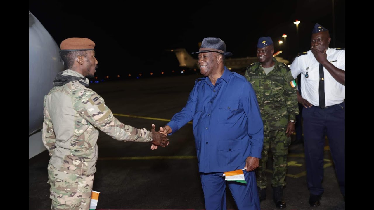 Le Président de la République, Alassane Ouattara accueille les 46 soldats à l'Aéroport