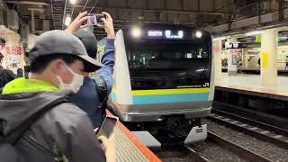 E233系マリC2編成TK出場回送新宿駅11番線出発シーン