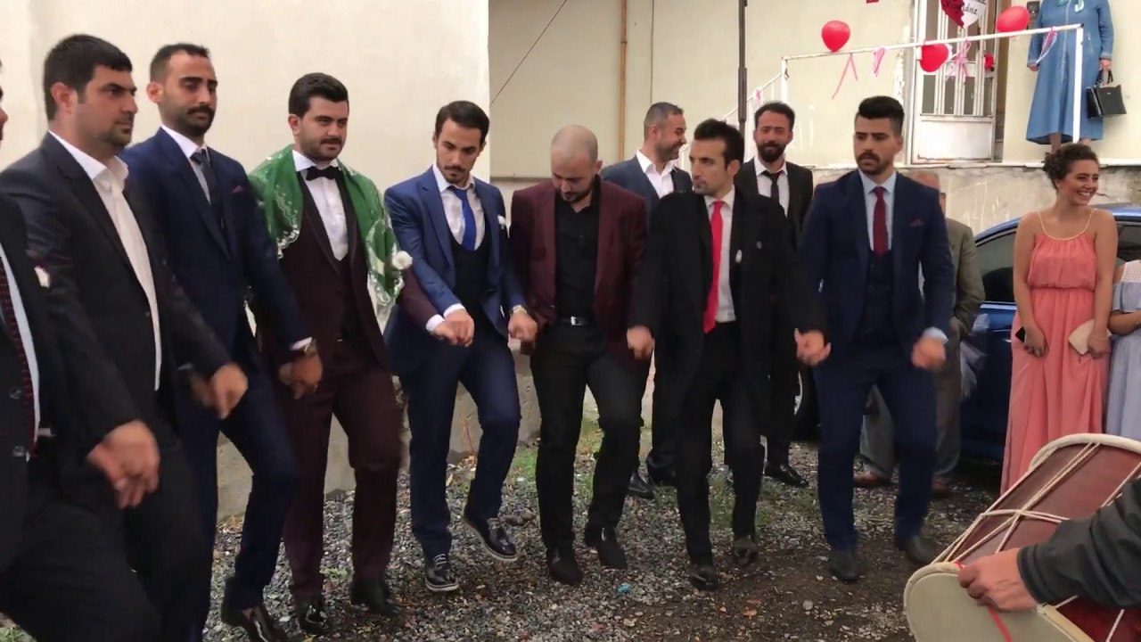 Bir bayburt düğünü Veysel barı silahlı gelin çıkarma davul zurna halk oyunları