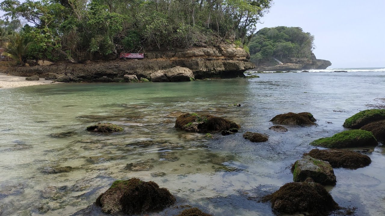 Ombak Ganas Pantai Ngliyep Malang Selatan