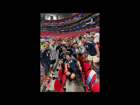 Dario Taboada junto a los chicos de Calchín pudieron saludar a Julián Alvarez-
