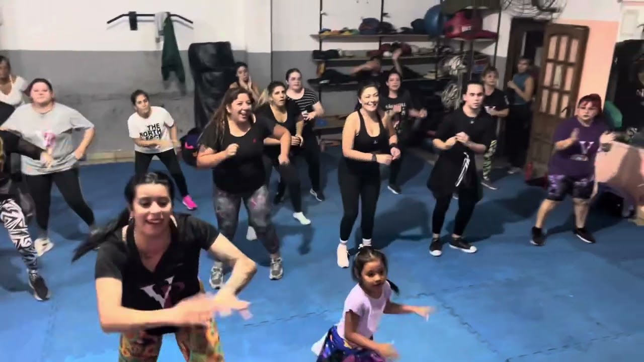 La pollera colora / jimmy y su combo negro ZUMBA