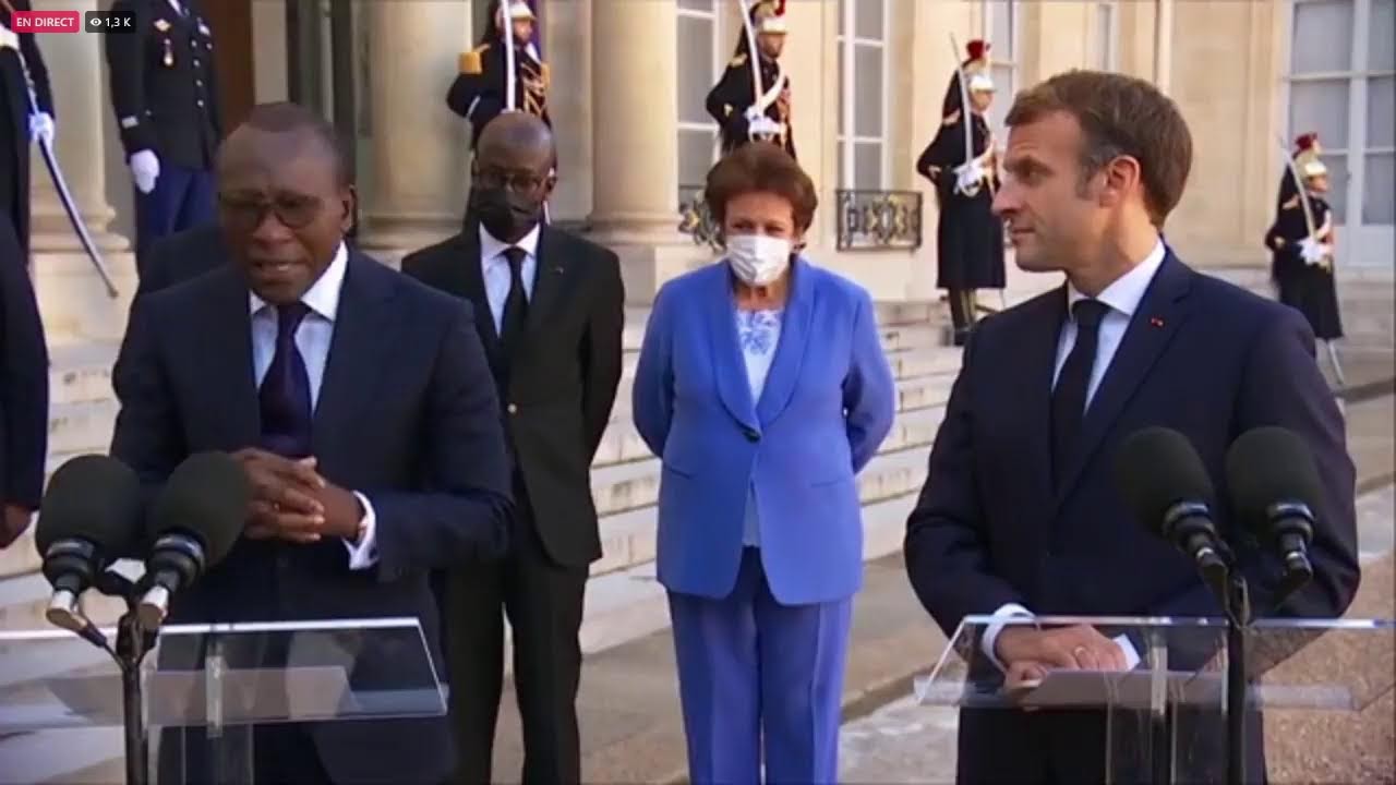 Restitution des trésors royaux : Patrice TALON au palais de l'Elysée pour signe l'acte de transfert.