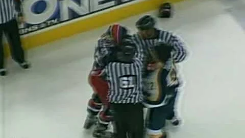 Jordin Tootoo vs Ole-Kristian Tollefsen Nov 20, 2006