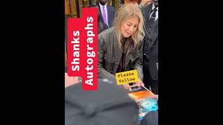 Director Katherine bigelow signing autographs in london #autographs #director #pointbreak #signed