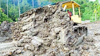 Caterpillar D6D Bulldozer Pushes Clay Very Fast