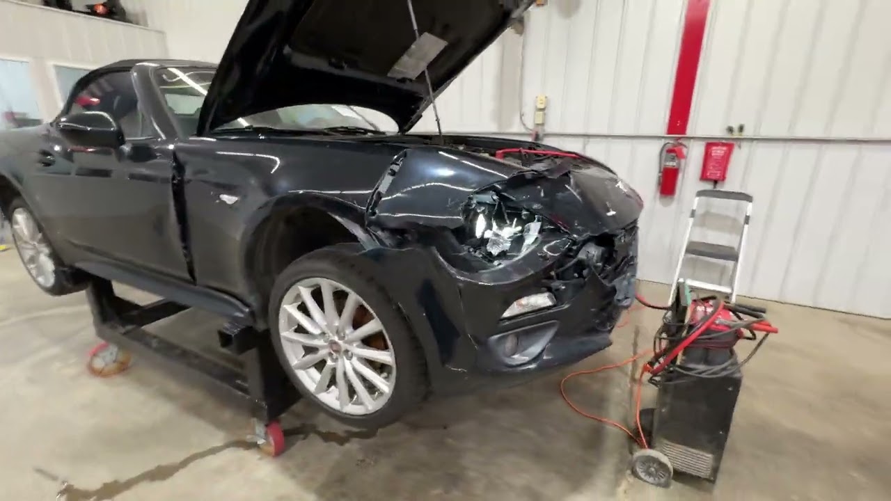 26C0201 - 2017 FIAT 124 SPIDER - 1.4L ENGINE AND TAILLIGHTS