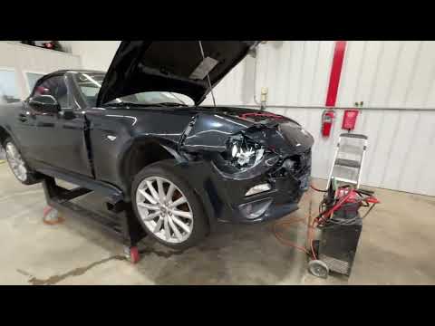 26C0201 - 2017 FIAT 124 SPIDER - 1.4L ENGINE AND TAILLIGHTS