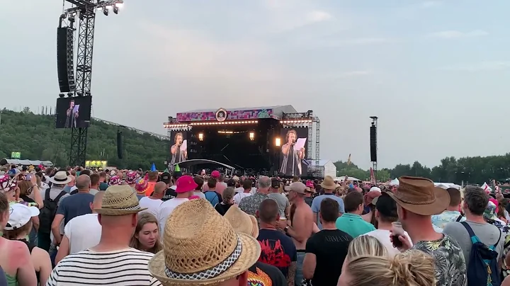 Pearl Jam live Pinkpop 2022 - Eddie Vedder gives s...