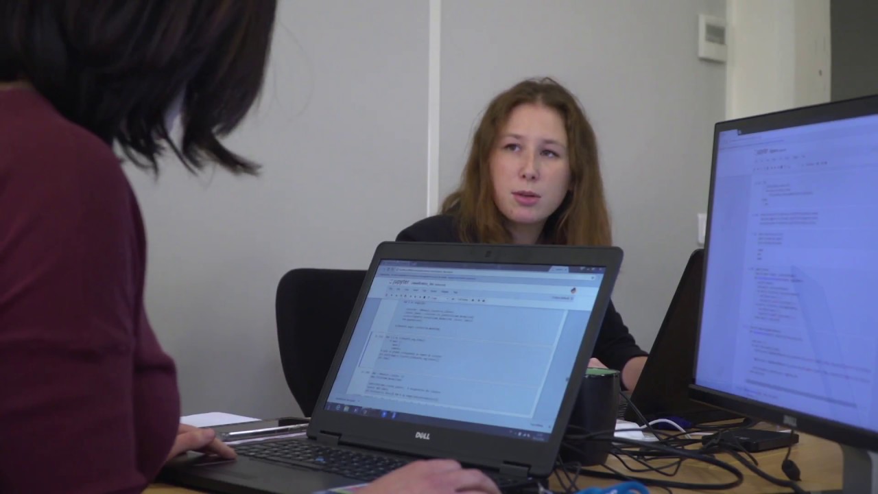 [Vidéo métier] : Data Analyst - YouTube