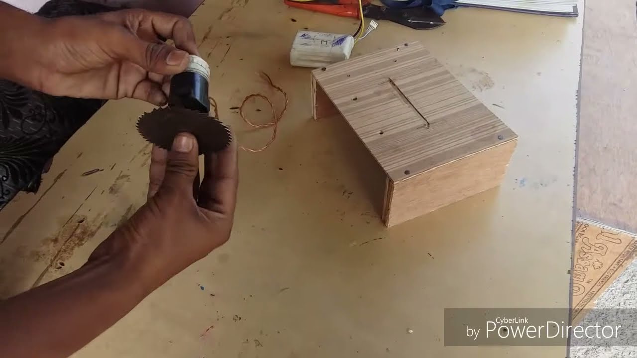 Homemade Mini table saw - YouTube