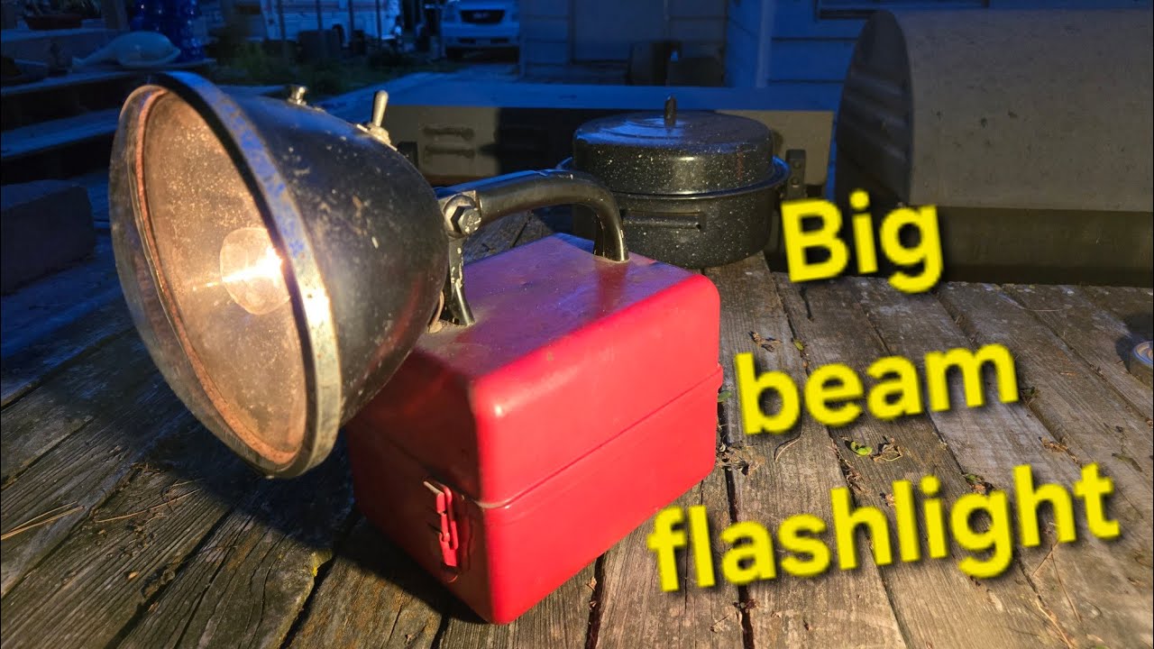 USA1950sヴィンテージBigBeamライト Big Beam Flashlight from then1950s? Let's see if it works! - YouTube